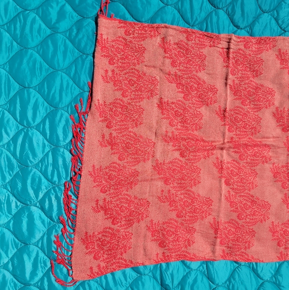 Le Chateau Pashmina/Scarf - Picture 4 of 4